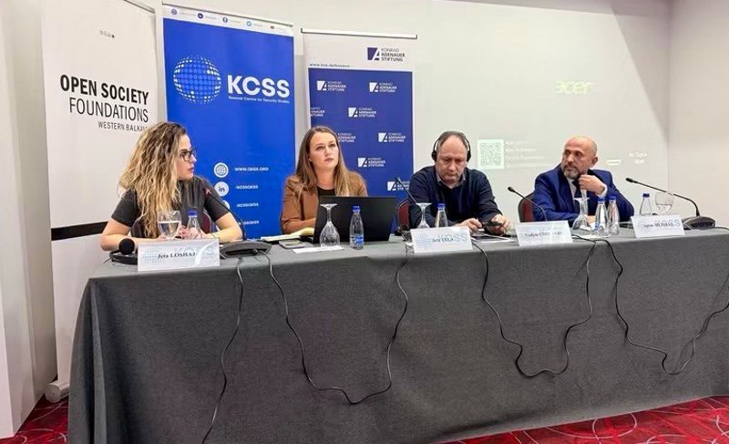 Вікторія Воронінв під час конференція в Приштині 