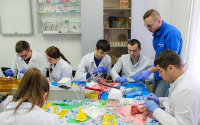 Чи стануть українські лікарі кращими, якщо скоротити місця, де їх вчать? 