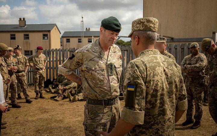Начальник британського Генштабу зустрівся з українськими військовими, що навчаються у Великобританії