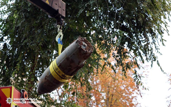 В Херсоні вибухотехніки поліції знешкодили російську авіабомбу