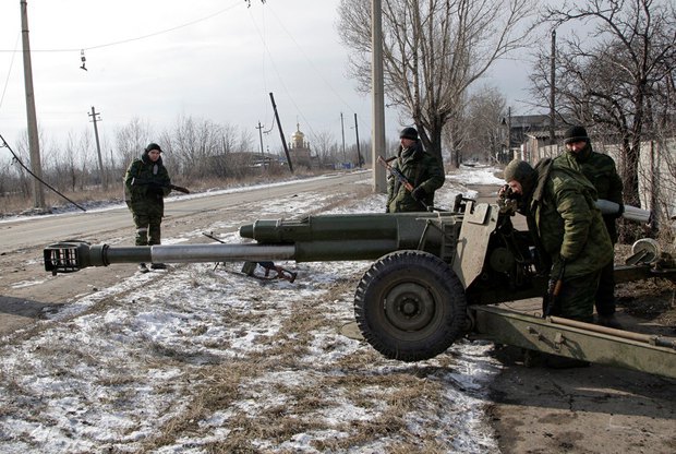 Боевики в Углегорске, неподалеку от Дебальцево