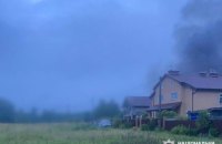 На Київщині через падіння уламків "шахеда" пошкоджені будинки і автомобіль