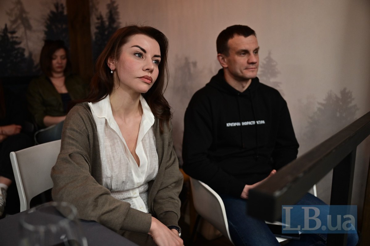 Сергій Успенко, керівник компанії “Карпатські мінеральні води” (праворуч) та Ксенія Оринчак, засновниця Національної асоціації добувної промисловості України