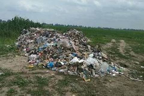 В Киевской области сбросили 60 тонн львовского мусора