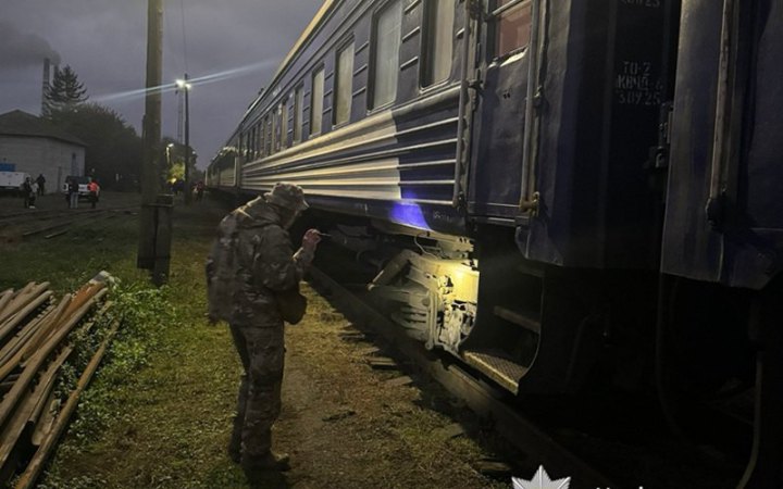 ​У Бурштині евакуювали пасажирів потягу "Чернівці - Запоріжжя" через повідомлення про замінування