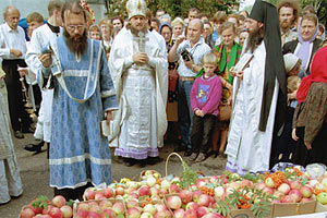 Православні та греко-католики відзначають Яблучного Спаса