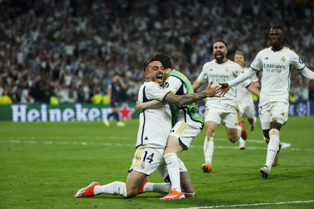Хоселу з мадридського «Реала» святкує з товаришами по команді після того, як забив другий гол у матчі-відповіді півфіналу Ліги чемпіонів УЄФА з «Баварією», Мадрид, Іспанія, 8 травня 2024 року.