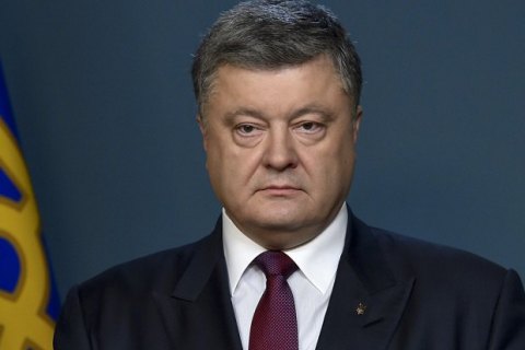 Порошенко приветствовал заявление Меркель и Макрона о прекращении огня на Донбассе