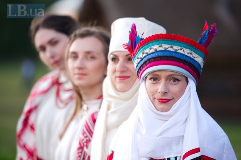 Зберегти український серпанок. Як відроджують автентичні костюми Великої Волині
