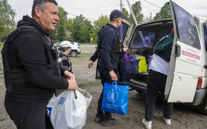 ​Із Вовчанська евакуювали людей, яких росіяни з 11 травня тримали в підвалі 