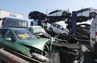 В США на скоростной трассе столкнулись почти 50 машин