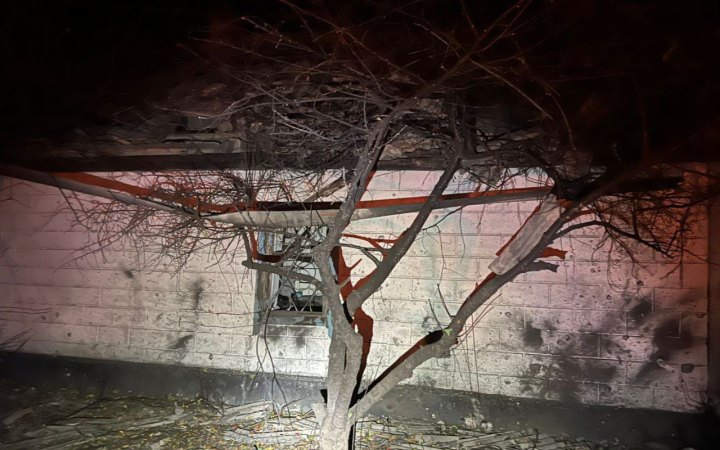 На Дніпропетровщині росіяни пошкодили будинки, газогін та лінію електропередач