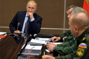 Путін обговорив з членами Радбезу РФ ситуацію на Донбасі