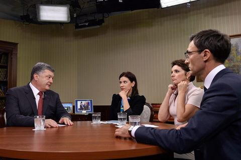 Порошенко дал интервью трем телеканалам 