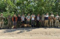 На кордоні затримали 9 чоловіків, які йшли три доби, щоб незаконно потрапити до Молдови