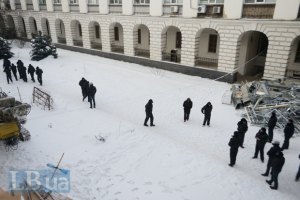 Гостиным двором займется целый десант народных депутатов