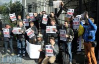 Российский суд отпустил под залог задержанного на судне Гринпис фотографа