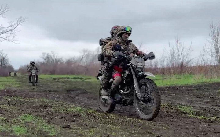 Сили оборони: ворог масово застосовує мотоциклетну техніку для захоплення малих населених пунктів на Донеччині