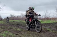 Сили оборони: ворог масово застосовує мотоциклетну техніку для захоплення малих населених пунктів на Донеччині