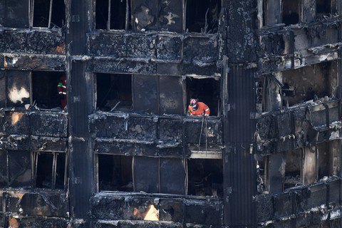 ​Число жертв пожара в лондонской многоэтажке Grenfell Tower выросло до 58 человек