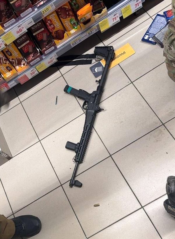 Зброя ліквідованого стрільця в супермаркеті Києва