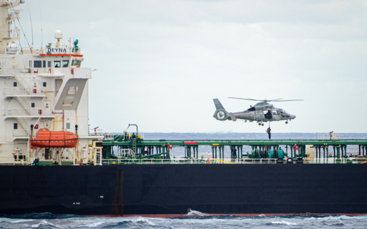 Французькі військові затримали судно російського тіньового флоту в Середземному морі