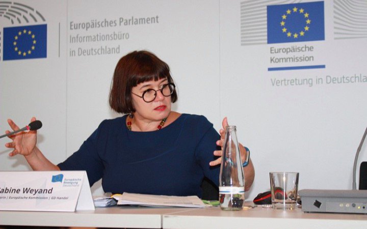 У ЄС звільнили керівницю департаменту з питань торгівлі через суперечки щодо торгової угоди зі США