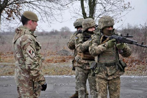 Британские военные инструкторы продолжат работу в Украине до марта 2023 года