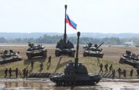 Росія стягує танки до кордону з Україною, - Bloomberg