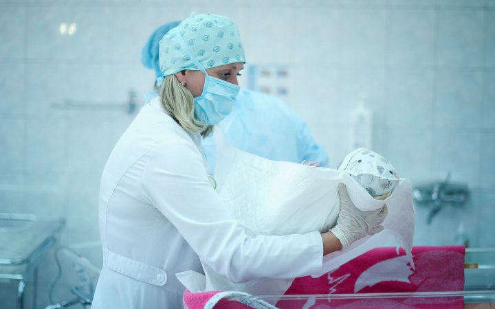 "єЯсла", "єСадок" і 50 000 грн при народженні дитини: Верховна Рада ухвалила законопроєкт для допомоги батькам