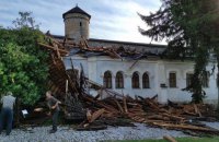 Сильний вітер зірвав дах вежі замку в Кам’янці-Подільському
