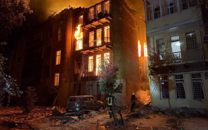 В Одесі ворожий БПЛА поцілив у житловий будинок. Є загиблий і поранені (оновлено)