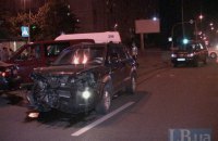 В Киеве пьяный водитель внедорожника протаранил легковушку и сбежал