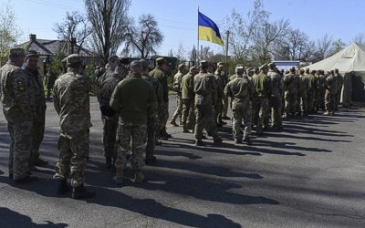 Перші повоєнні вибори: як голосуватимуть військові? Інтерв’ю з Романом Лозинським 