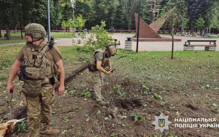 Росіяни вдарили по Сумах, поранено три людини (оновлено)