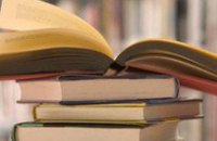 Сельским школам Днепропетровска передадут комплекты из 53 книг сочинений украинских и зарубежных авторов