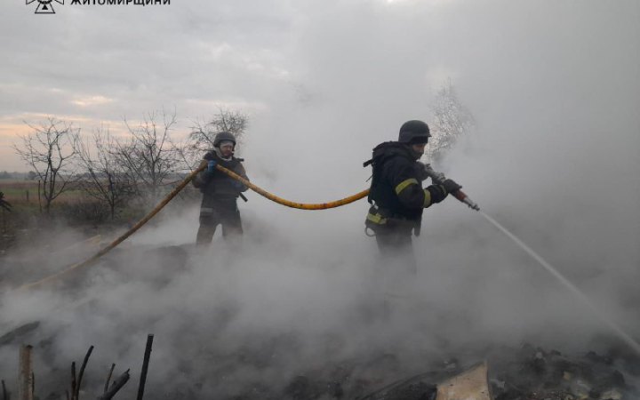 У Житомирській області через падіння уламків ворожого дрона виникла пожежа