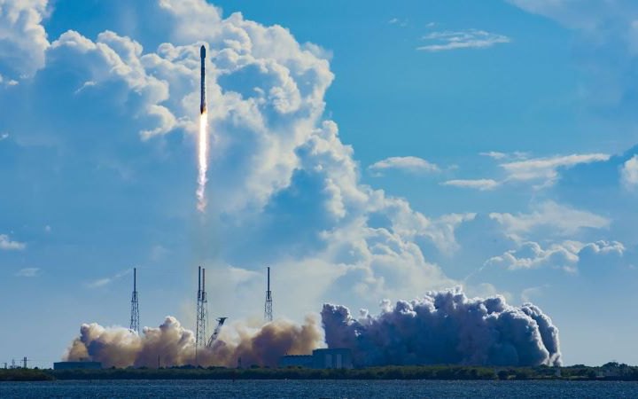 SpaceX запустила на орбіту 22 інтернет-супутники Starlink нового покоління