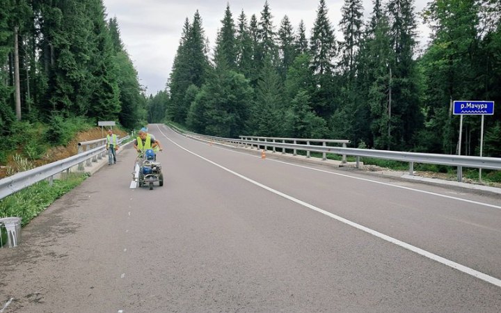 У Карпатах завершили ремонт моста, який почали ще в 2021 році