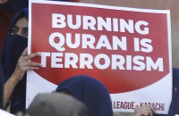 Поліція дозволила чоловікові спалити Коран у центрі Стокгольма