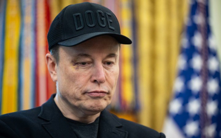 Радослав Сікорський закликав Маска зупинити росіян від використання Starlink для атак на Україну