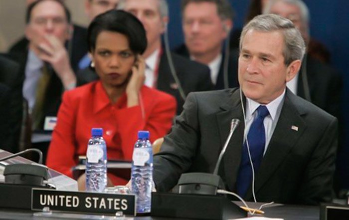 Держсекретар Кондоліза Райс і президент Джордж Буш під час саміту НАТО в Брюсселі, 22 лютого 2005 р.