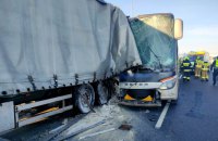 У Польщі поблизу українського кордону автобус зіткнувся із вантажівкою