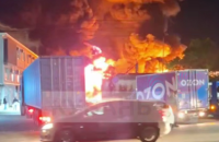 У Новоросійську пролунали вибухи, спалахнула масштабна пожежа 