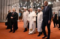 Папа Римський Лев XIV у Туреччині відвідав Блакитну мечеть, але не молився там