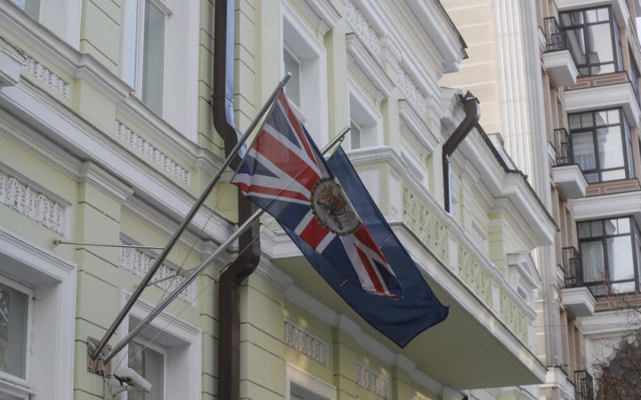 Великобритания объявила о возвращении своего посольства в Киев