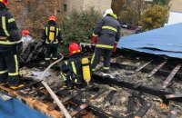 В Киеве на Дорогожицкой горела крыша магазина "Сильпо"