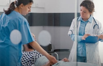 Лікар пише не для себе, а для прокурора? Що насправді змінюється в правилах госпіталізації в Україні за наказом № 1044