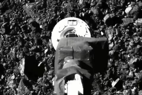 Космический аппарат NASA рассыпал часть грунта с астероида за 333 млн км от Земли