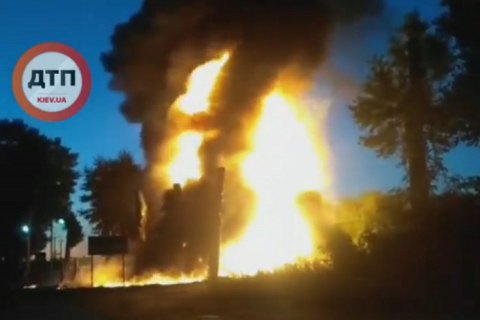 В Киевской области сгорела АЗС, заправщик госпитализирован в критическом состоянии